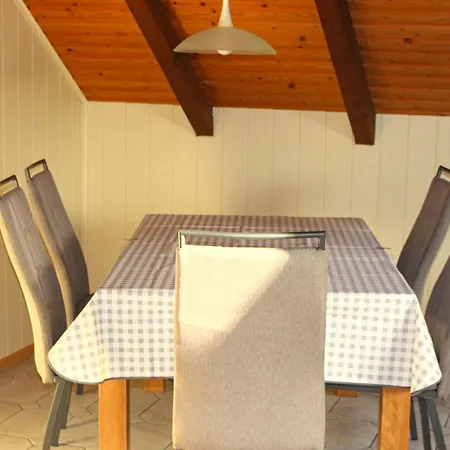 Geraeumige In Mit Grill- Garten Und Pool By Interhome Appartamento