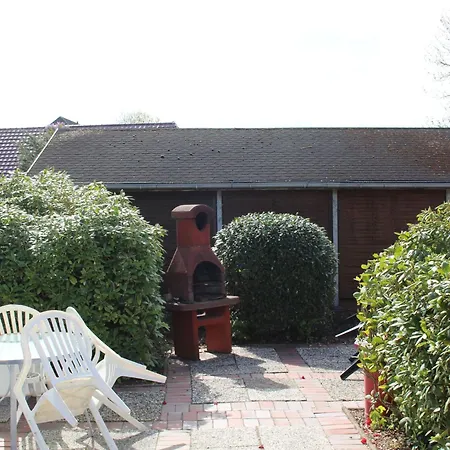 Appartamento Geraeumige In Mit Grill- Garten Und Pool By Interhome Burhave