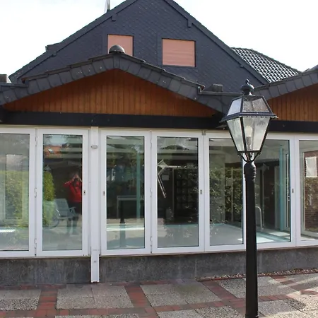 Geraeumige In Mit Grill- Garten Und Pool By Interhome Бурхафе