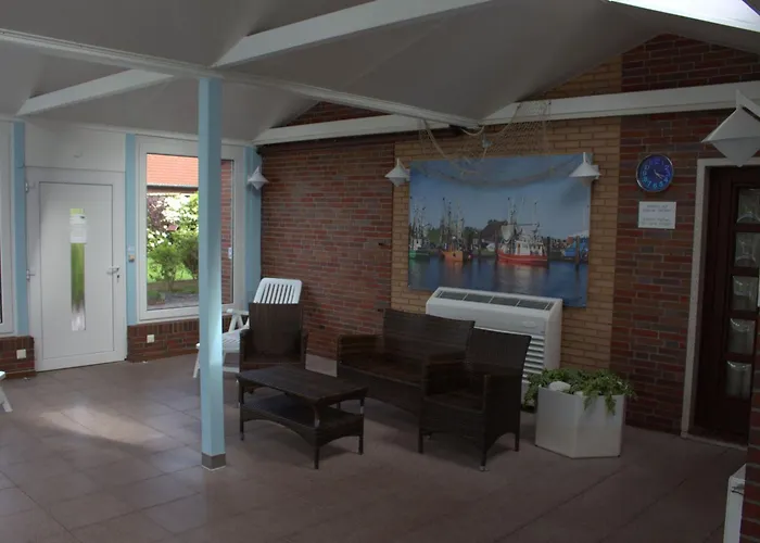 Geraeumige In Mit Grill- Garten Und Pool By Interhome Apartman Burhave